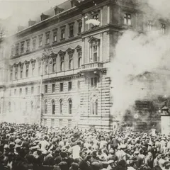 Immagine dell'evento: Vienna, incendio del palazzo di giustizia